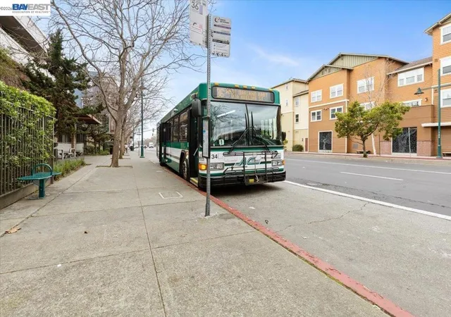 2nd image of 1121 40Th St, Emeryville, CA 94608