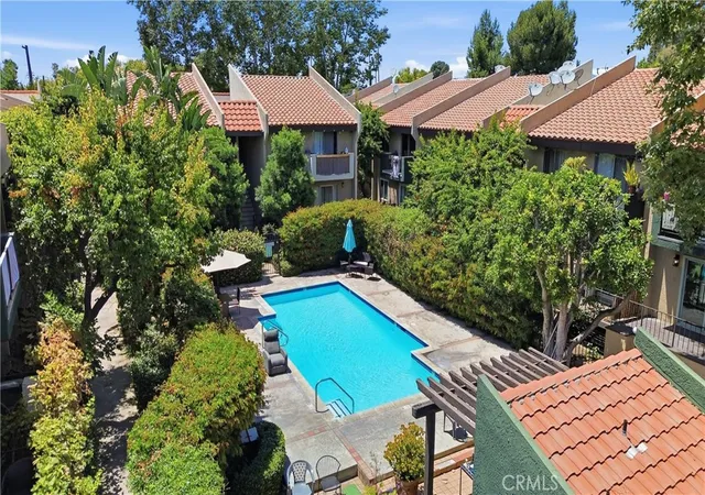 2nd image of 7439 Woodman Avenue #54, Van Nuys, CA 91405 | MLS# SR26118454