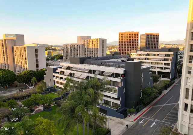 1st image of 880 W 1st St #302, Los Angeles, CA 90012 | MLS# P1-27401