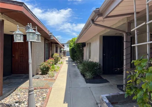 5th image of 408 Ford Rd, Costa Mesa, CA 92627 | MLS# PW26118632