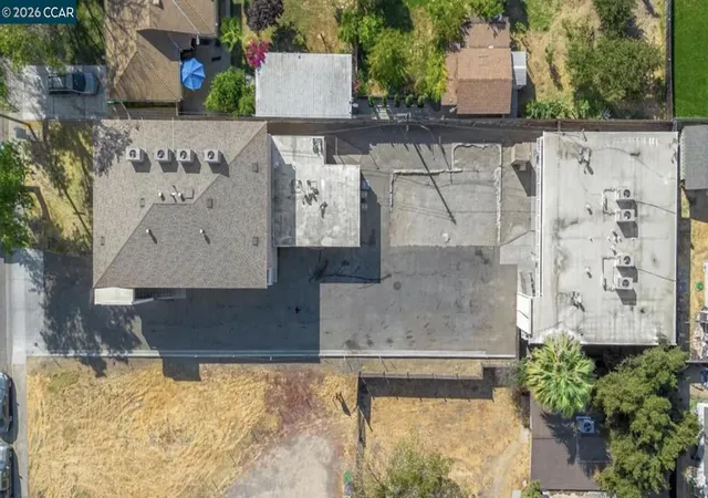 3rd image of 218 W K St, Los Banos, CA 93635 | MLS# 41136763