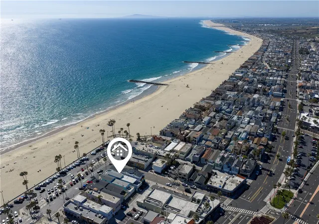 Photo 4 of House for sale at 2212 W Oceanfront, Newport Beach, CA 92663 | MLS# OC26118742 | Listing updated on 2026-09-26