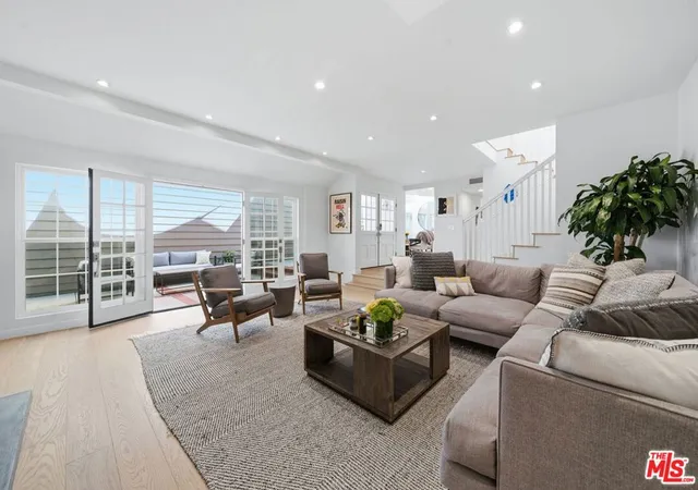 3rd image of 13082 Mindanao Wy, Marina Del Rey, CA 90292