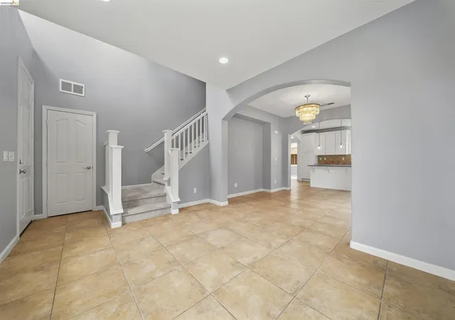 5th image of 423 Toscana Way, Hayward, CA 94545 | MLS# 41136781