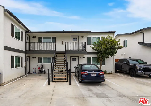 3rd image of 758 W 20Th St, Costa Mesa, CA 92627 | MLS# 26841411