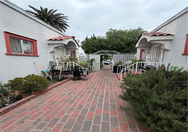 19th image of 1646 W 52nd, Los Angeles, CA 90062 | MLS# SR26116564