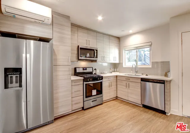 3rd image of 700 S 6Th St, Burbank, CA 91501 | MLS# 26839671