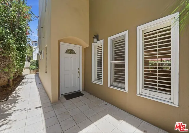 Photo 3 of Condo for sale at 1043 11th Street #3, Santa Monica, CA 90403 | MLS# 26841051 | Listing updated on 2026-09-24