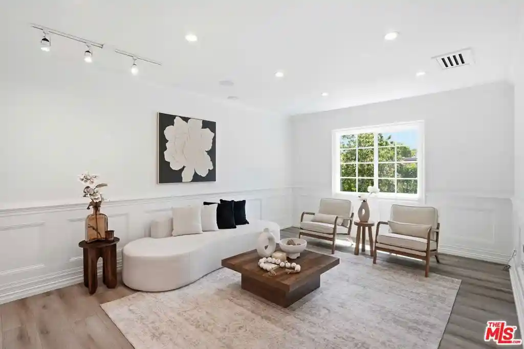 Photo 1 of Single family home for sale at 17721 Burbank Blvd, Encino, CA 91316 | MLS# 26841333 | Listing updated on 2026-10-26