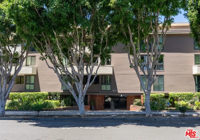 2nd image of 911 N Kings Rd, West Hollywood, CA 90069