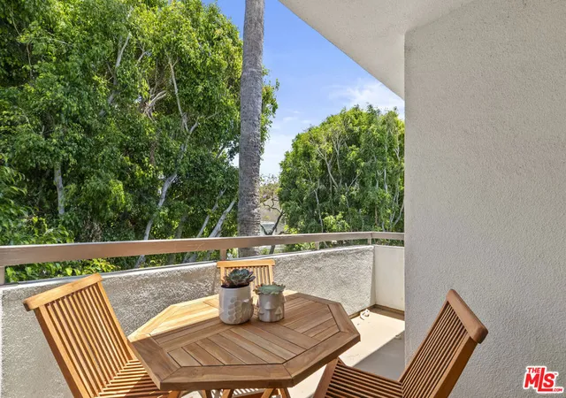 3rd image of 911 N Kings Rd #321, West Hollywood, CA 90069 | MLS# 26841029