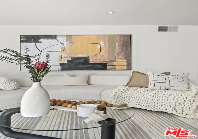 5th image of 911 N Kings Rd #321, West Hollywood, CA 90069 | MLS# 26841029