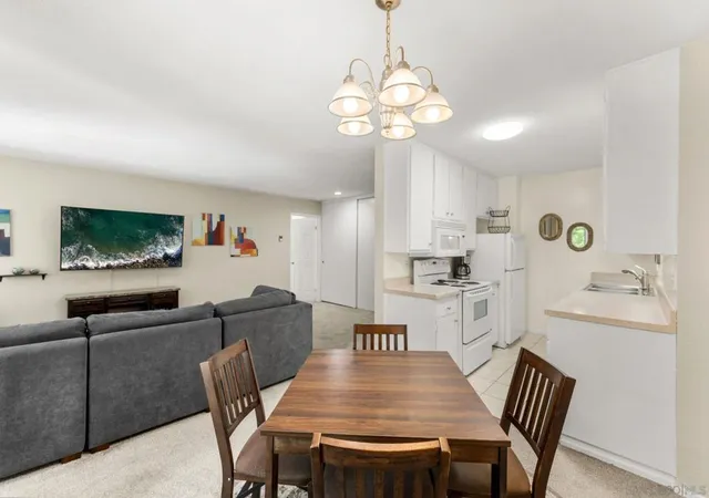5th image of 1855 Diamond St, San Diego, CA 92109