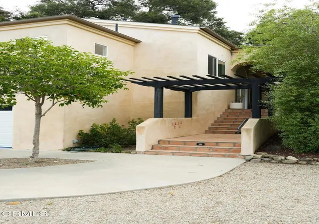 Photo 2 of Single family home for sale at 270 Valley Rd, Oak View, CA 93022 | MLS# V1-36732 | Listing updated on 2026-09-30
