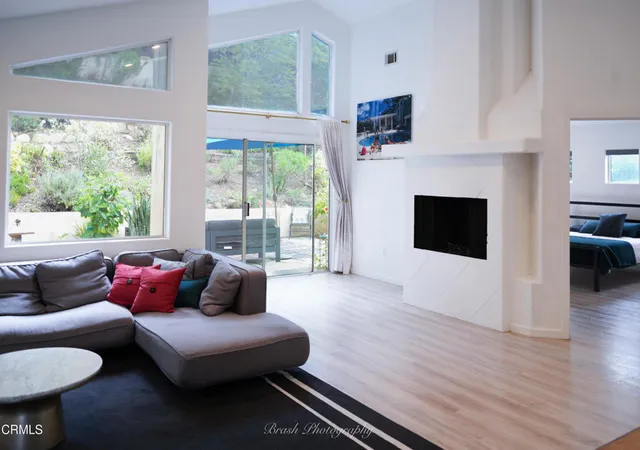 Photo 3 of Single family home for sale at 270 Valley Rd, Oak View, CA 93022 | MLS# V1-36732 | Listing updated on 2026-09-30