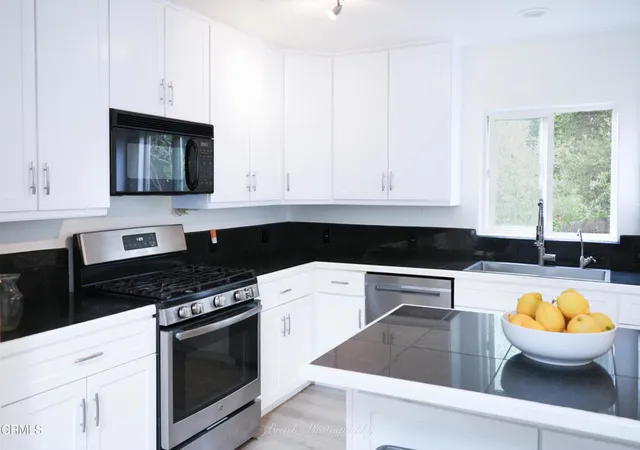 Photo 3 of Single family home for sale at 270 Valley Rd, Oak View, CA 93022 | MLS# V1-36732 | Listing updated on 2026-09-30