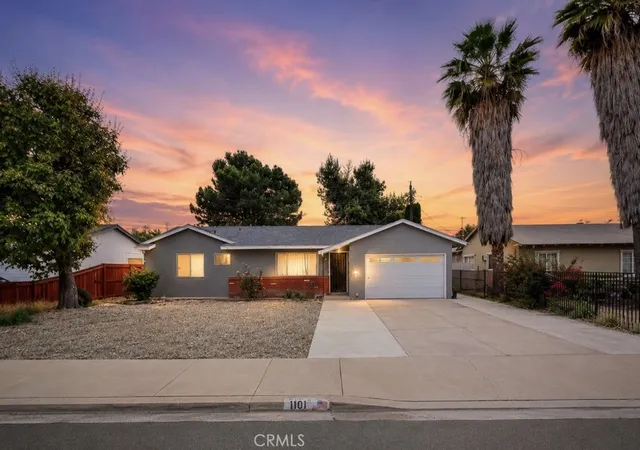 Photo 1 of Sale Pending at 1101 Val Verde, Hemet, CA 92543 | MLS# IV26119308 | Listing updated on 2026-10-02