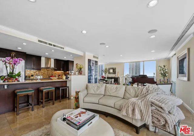 3rd image of 2160 Century Pkwy, Los Angeles, CA 90067