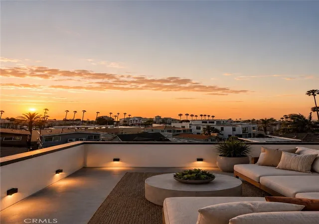 Photo 2 of Condo for sale at 510 1/2 35th St, Newport Beach, CA 92663 | MLS# NP26119414 | Listing updated on 2026-10-02