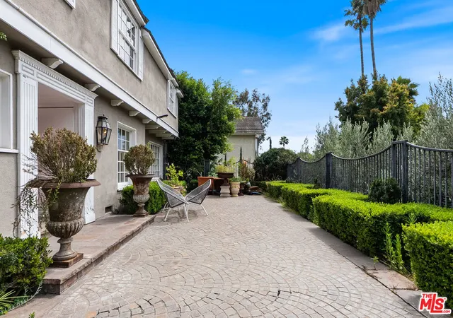 3rd image of 1450 N Doheny Dr, West Hollywood, CA 90069 | MLS# 26841711
