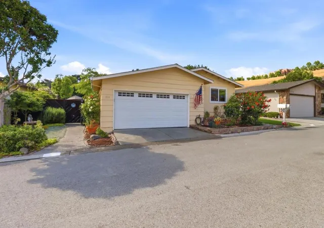 Photo 1 of Manufactured home for sale at 213 Mountain Springs Dr #213, San Jose, CA 95136 | MLS# ML82048443 | Listing updated on 2026-10-07