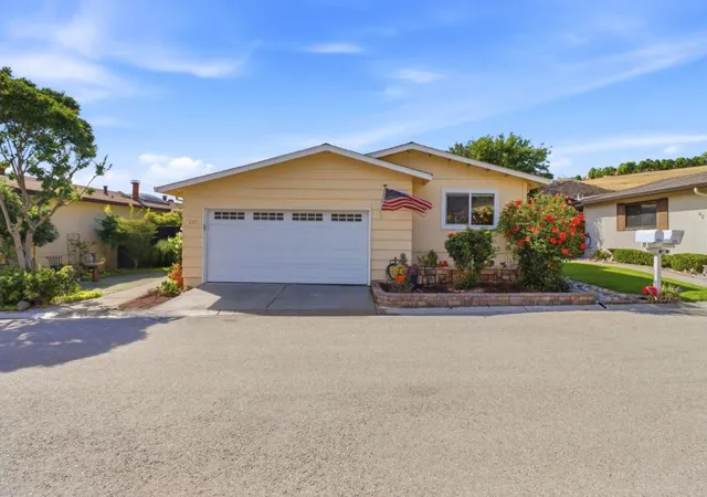 Photo 2 of Manufactured home for sale at 213 Mountain Springs Dr #213, San Jose, CA 95136 | MLS# ML82048443 | Listing updated on 2026-10-07