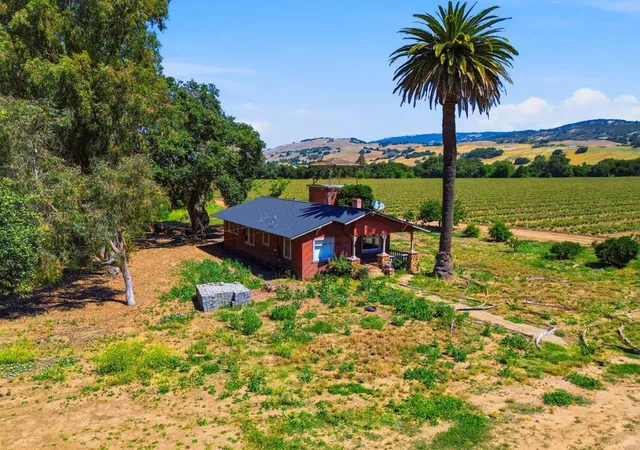 Homes for sale in Gilroy, CA | 3115 Leavesley Rd, Gilroy, CA 95020 | MLS# ML82049434