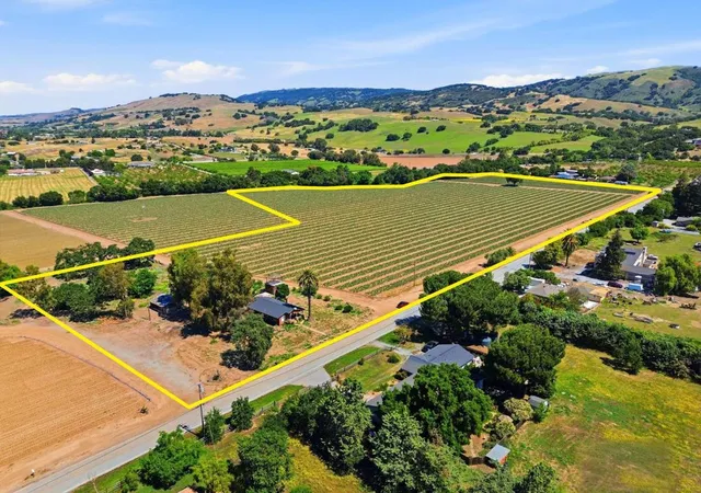 Homes for sale in Gilroy, CA | 3115 Leavesley Rd, Gilroy, CA 95020 | MLS# ML82049434