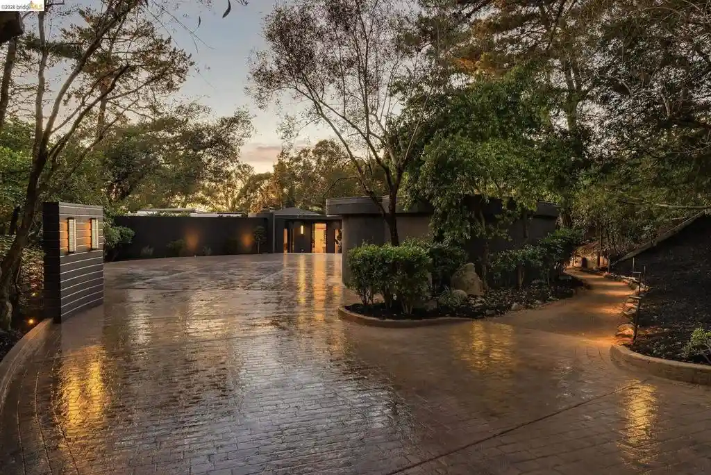 Photo 1 of Mansion for sale at 5645 Bacon Rd, Oakland, CA 94619 | MLS# 41136861 | Listing updated on 2026-10-27