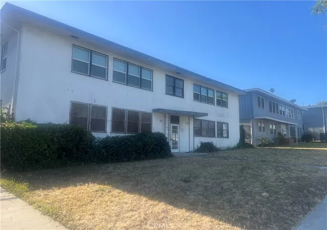 3rd image of 7606 1/4 Crensaw Blvd, Los Angeles, CA 90043 | MLS# PW26119643