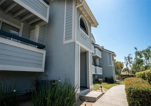 2nd image of 26873 Claudette St #112, Canyon Country, CA 91351 | MLS# SR26115452