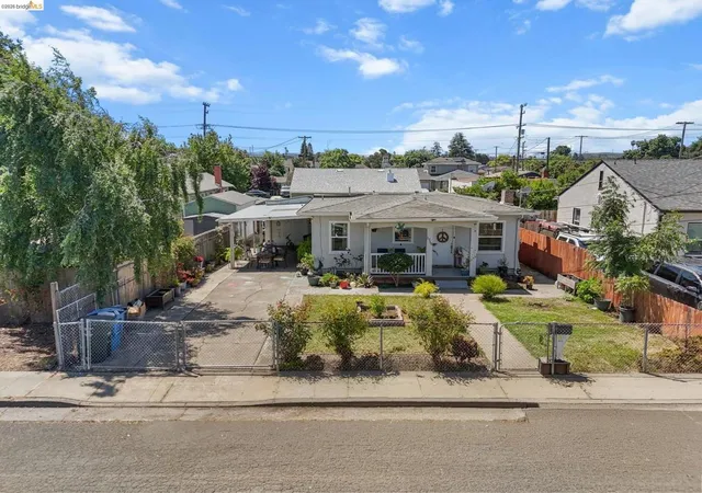 Photo 3 of Single family home for sale at 1715 Ohio St, Vallejo, CA 94590 | MLS# 41136872 | Listing updated on 2026-10-04