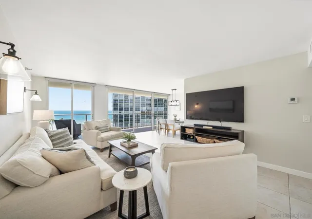 Listing Photo 5 - Condo for sale in building located at 1750 Avenida Del Mundo, Coronado, CA 92118 - Unit #908