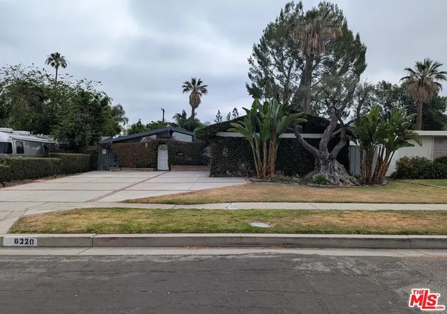 1st image of 6220 Oakdale Ave, Woodland Hills, CA 91367 | MLS# 26839843