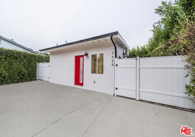2nd image of 2663 Queen Street Apartments, Los Angeles, CA 90039
