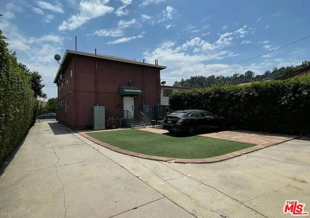 3rd image of 2663 Queen St #2663, Los Angeles, CA 90039 | MLS# 26841973