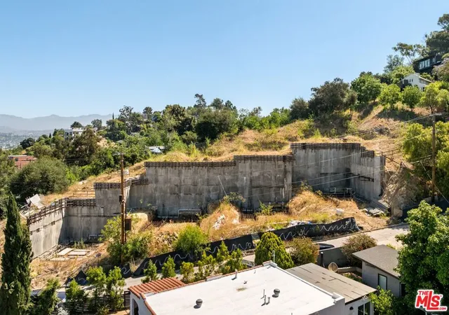 3rd image of 2350 N Lake Shore Ave, Los Angeles, CA 90039 | MLS# 26841867