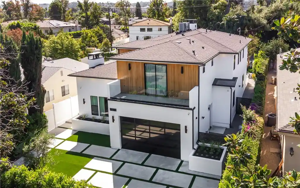 Photo 1 of Mansion for sale at 16706 Magnolia, Encino, CA 91436 | MLS# SR26119746 | Listing updated on 2026-10-21