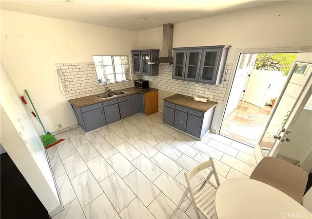 4th image of 3008 W 30Th, Los Angeles, CA 90018 | MLS# MB26120037