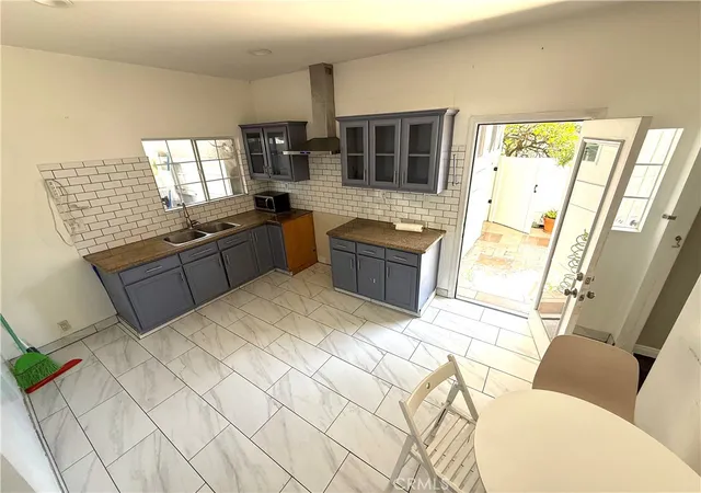 5th image of 3008 W 30Th, Los Angeles, CA 90018 | MLS# MB26120037