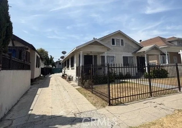 Homes for sale in Los Angeles, CA | 862 E 49th St, Los Angeles, CA 90011 | MLS# DW26120007