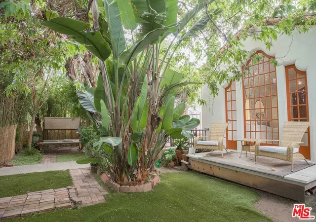 3rd image of 935 Venezia Ave, Venice, CA 90291 | MLS# 26835373
