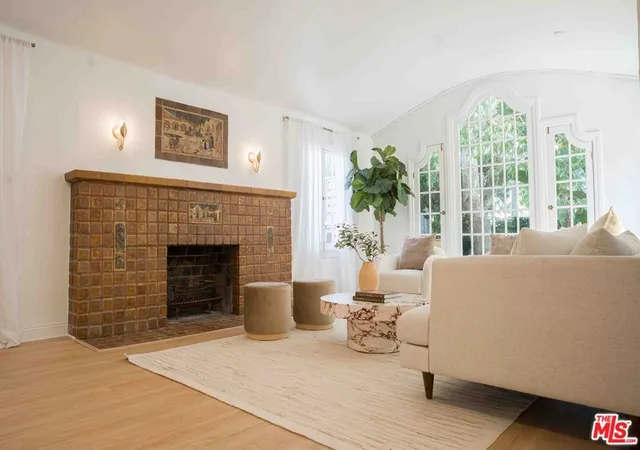 5th image of 935 Venezia Ave, Venice, CA 90291 | MLS# 26835373