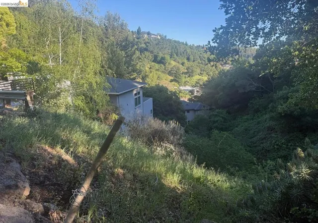 2nd image of 7158 Buckingham Blvd, Berkeley, CA 94705 | MLS# 41136905