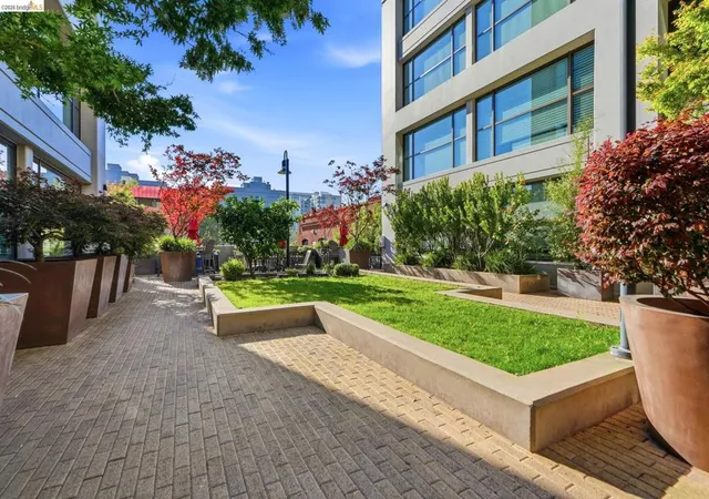 2nd image of 311 2Nd St, Oakland, CA 94607
