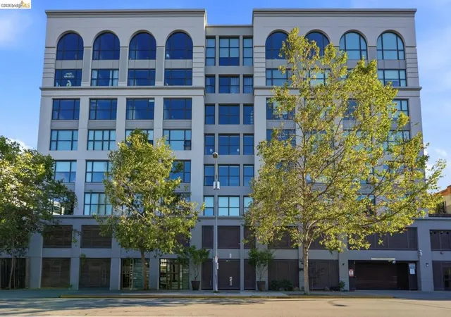 3rd image of 311 2Nd St, Oakland, CA 94607