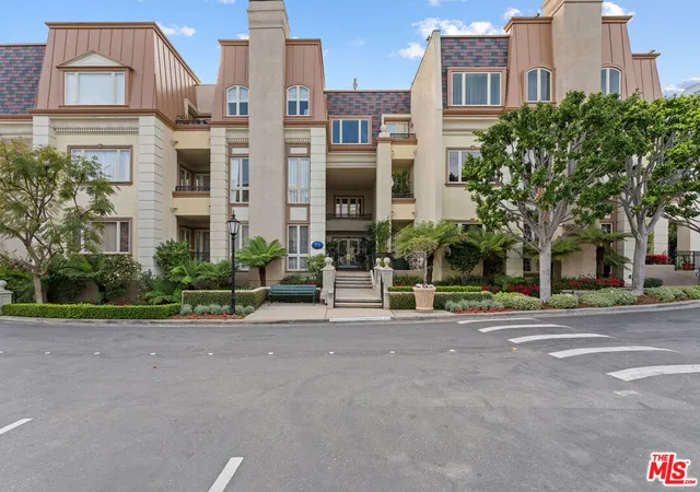 2nd image of 10124 Empyrean Wy, Los Angeles, CA 90067