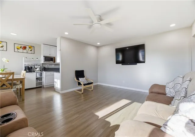 3rd image of 5535 Ackerfield Ave #28, Long Beach, CA 90805 | MLS# DW26120240