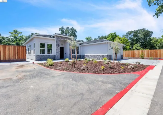3rd image of 5200 Shirehills Lane, Carmichael, CA 95608 | MLS# 41136924