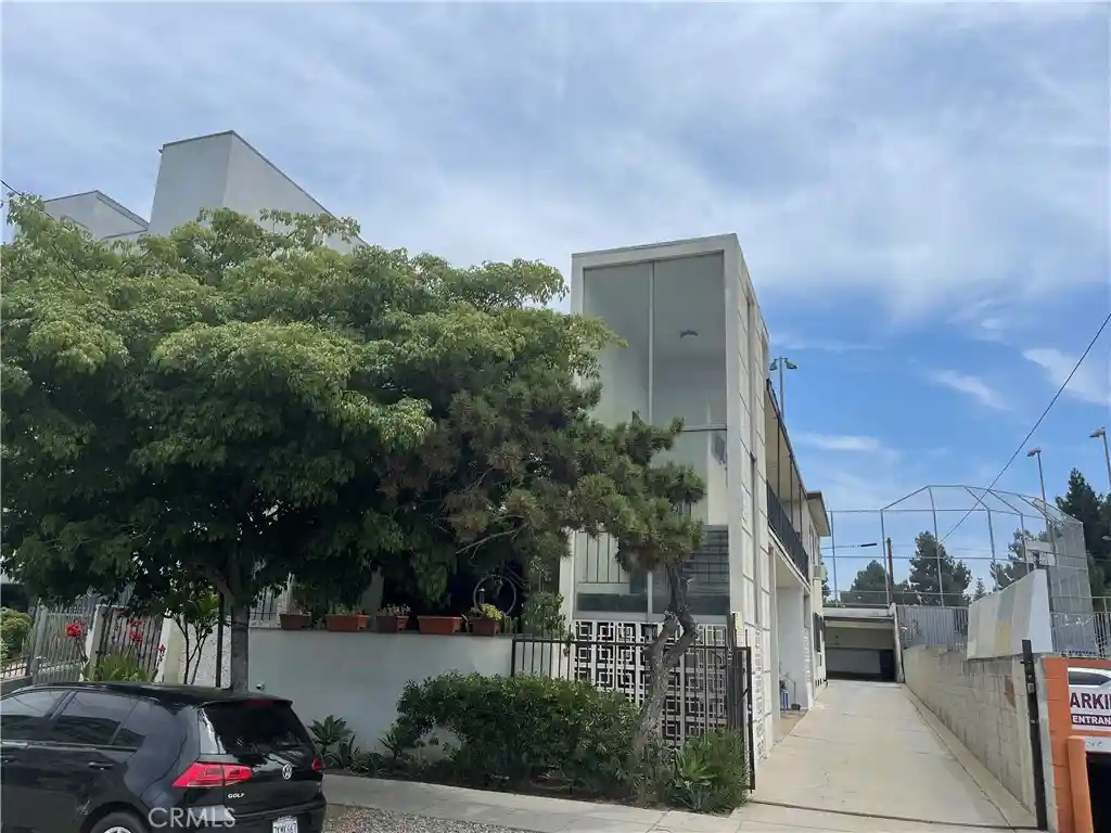 Photo 1 of Multi family home for sale at 978 S Ardmore Ave, Los Angeles, CA 90006 | MLS# AR26120331 | Listing updated on 2026-08-26